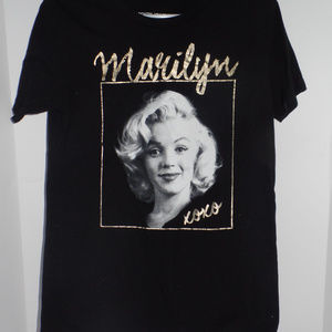 Fifth Sun | Tops | Marilyn Monroe Graphic Tshirt Xoxo | Poshmark